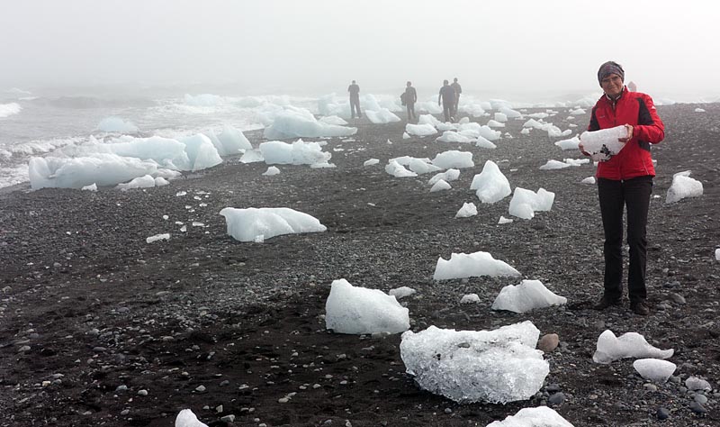 Jokulsarlon - ijsberg in de branding