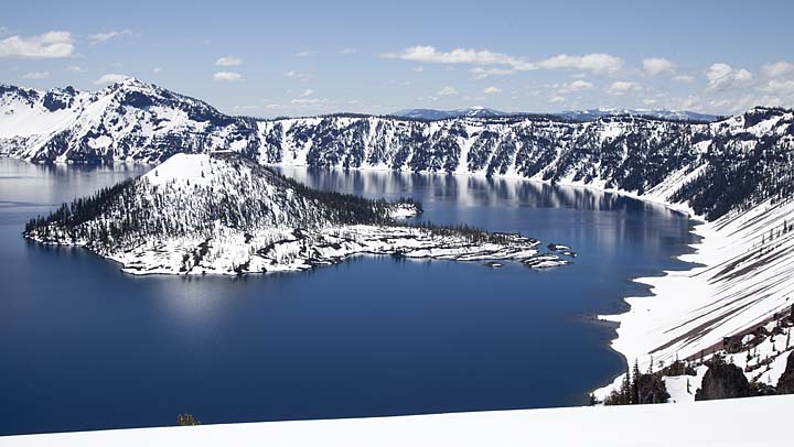 Crater Lake: klik op de foto voor een vergroting Crater Lake in the snow