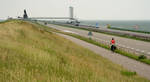 6742.jpg Op de afsluitdijk
